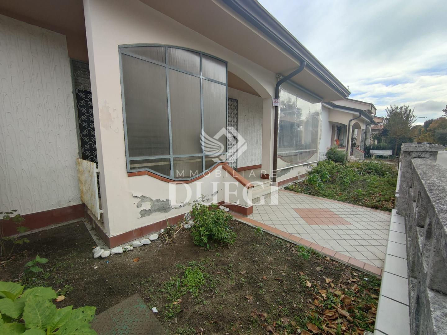 Villa Bifamiliare con giardino, Viareggio torre del lago puccini