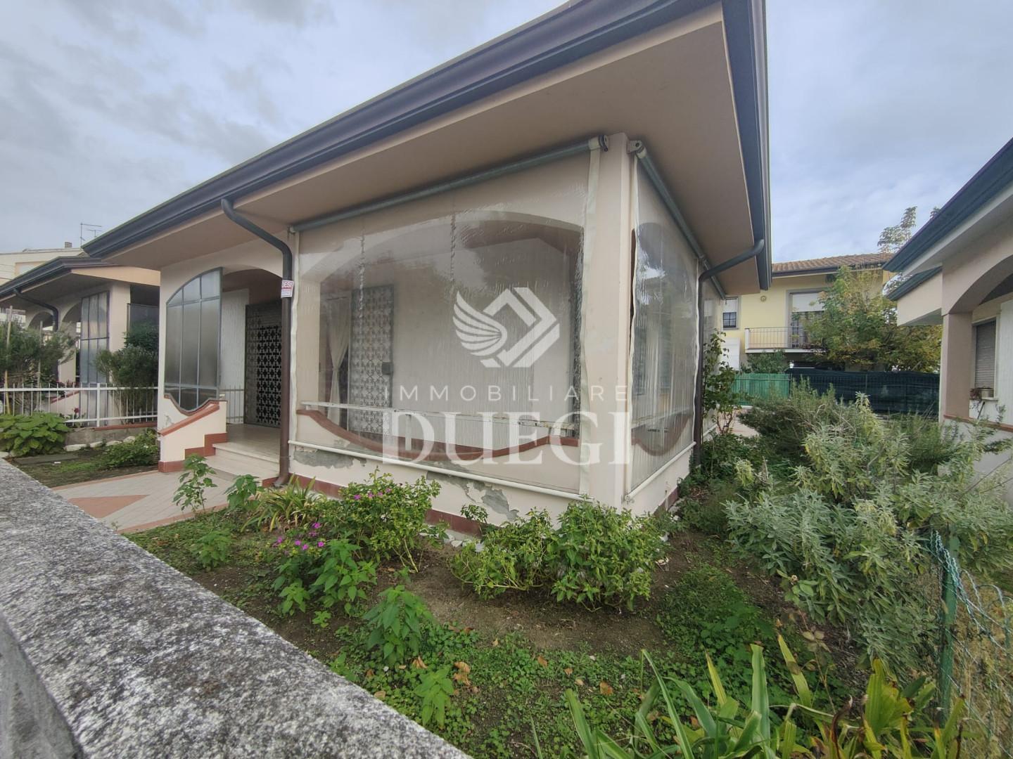 Villa Bifamiliare con giardino, Viareggio torre del lago puccini