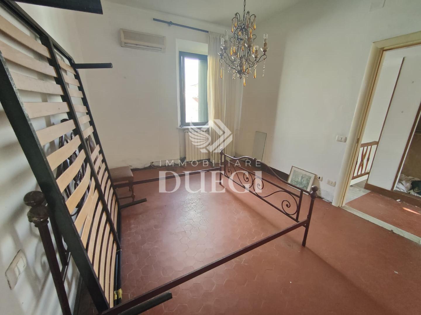 Casa indipendente da ristrutturare, Viareggio centro mercato