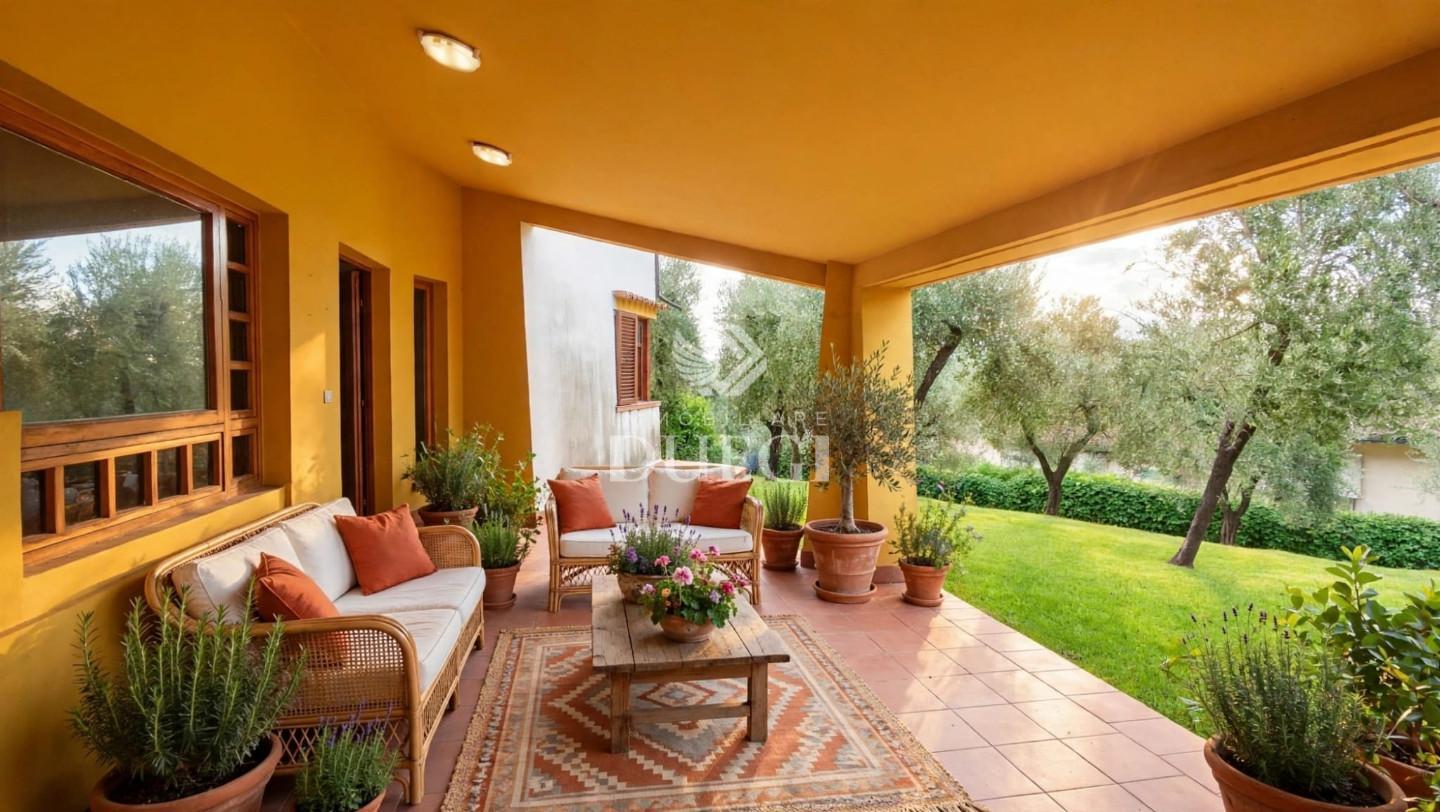 Villa con giardino a Montecarlo