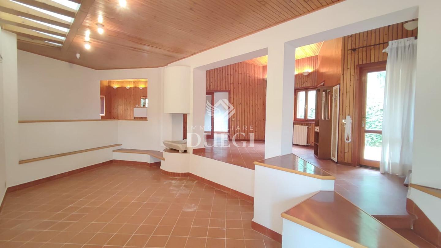 Villa con giardino a Montecarlo