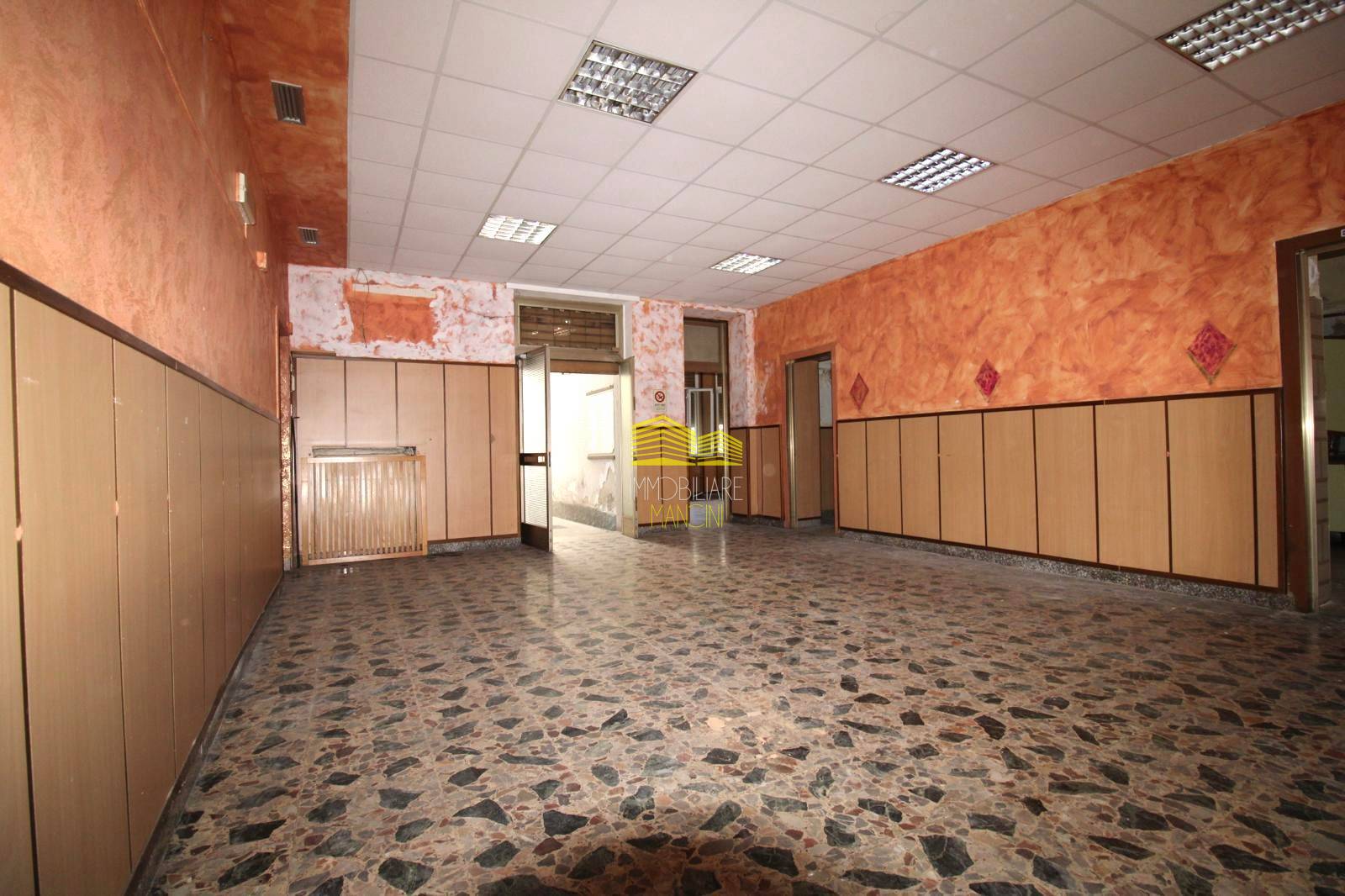 Negozio in vendita a Cassano d'Adda