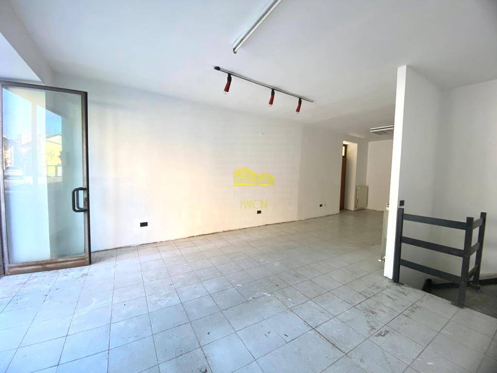 Negozio in vendita a Trezzo sull'Adda