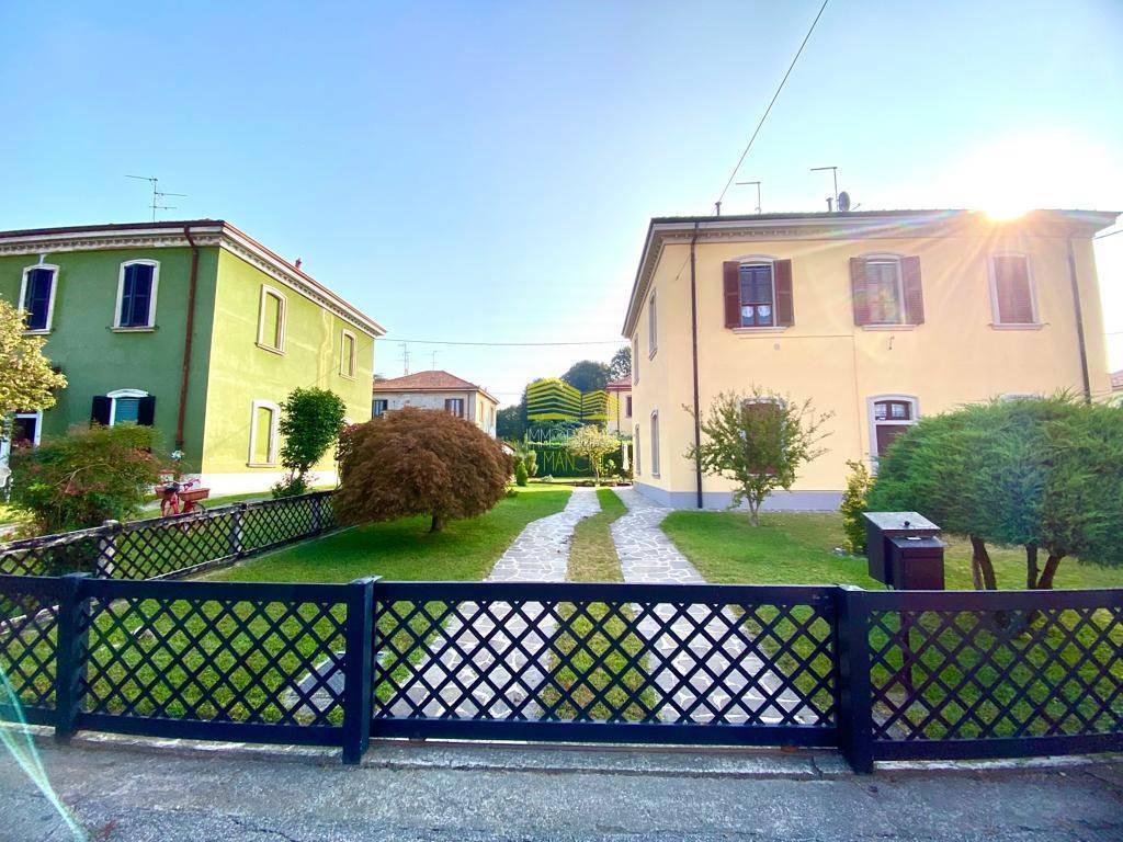 Casa Semindipendente in vendita a Capriate San Gervasio, Crespi d'Adda