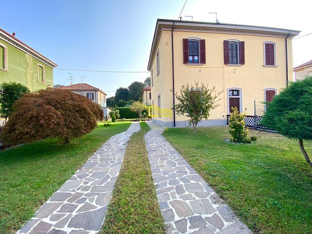 Casa Semindipendente in vendita a Capriate San Gervasio, Crespi d'Adda
