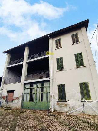 Rustico in vendita a Trezzano Rosa