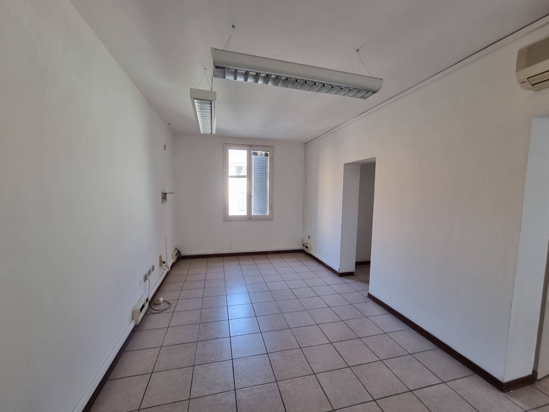 Locale Commerciale in affitto a San Lazzaro di Savena, San Lazzaro Centro