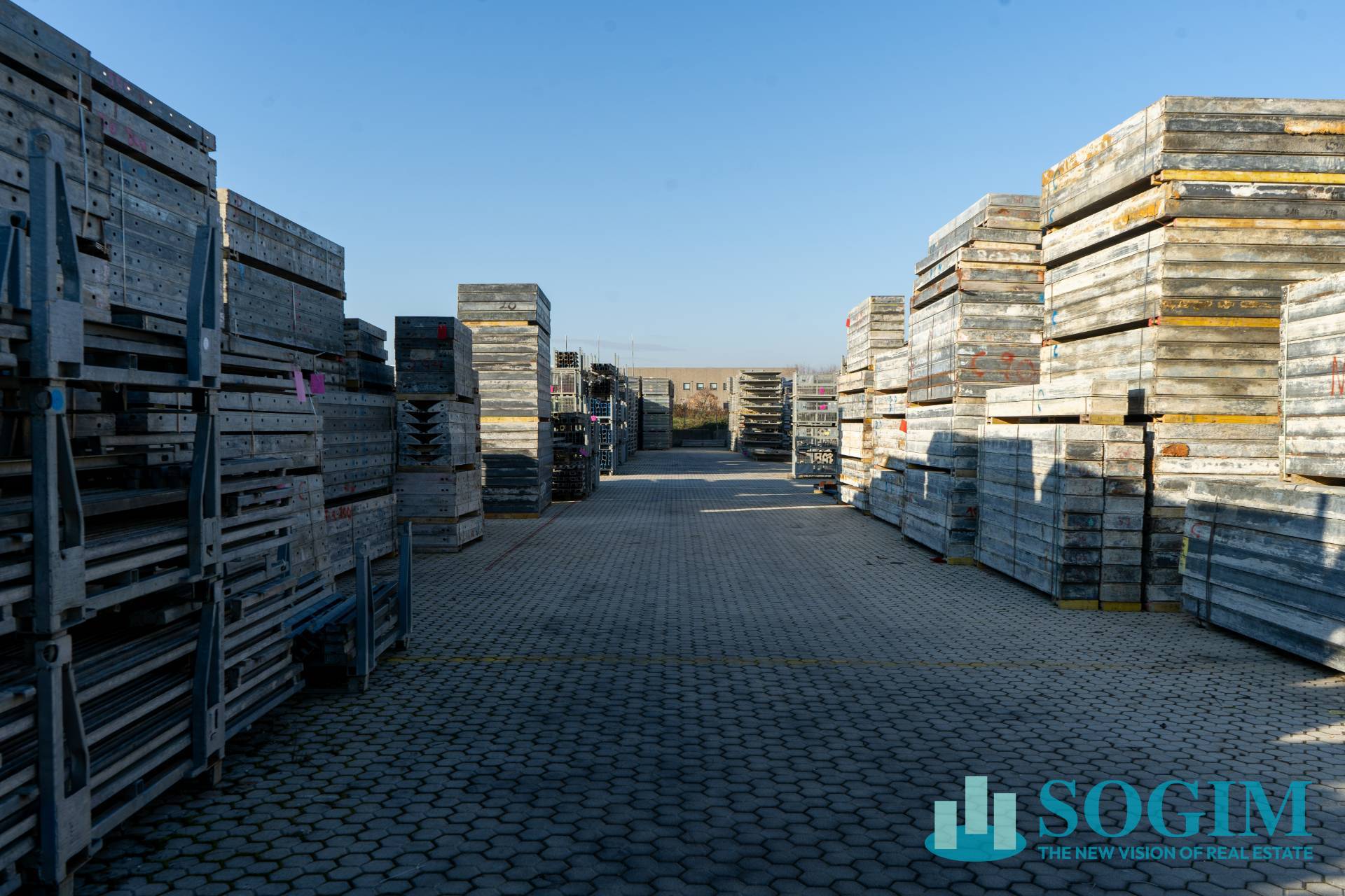 Capannone in vendita a Turate