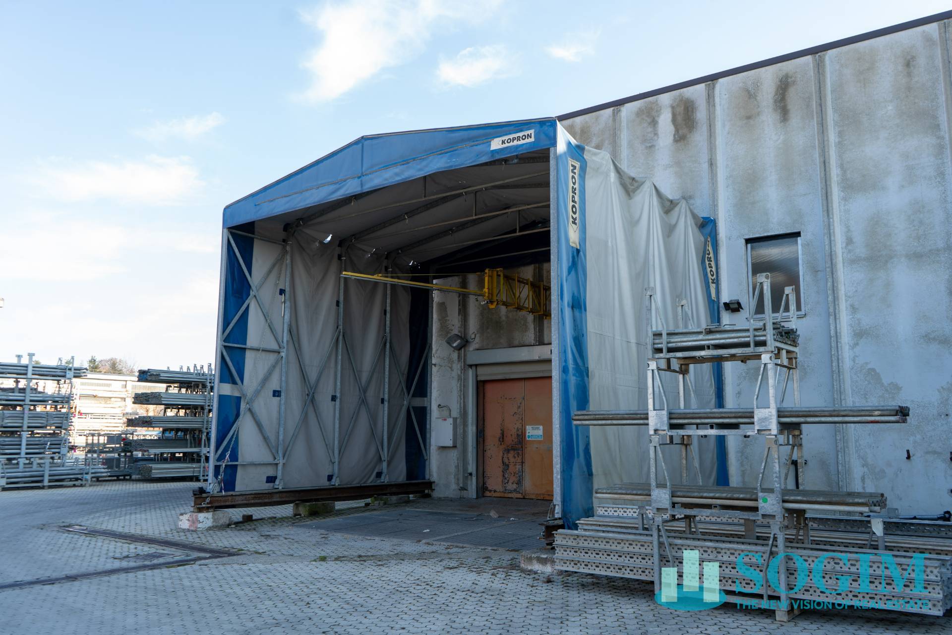 Capannone in vendita a Turate