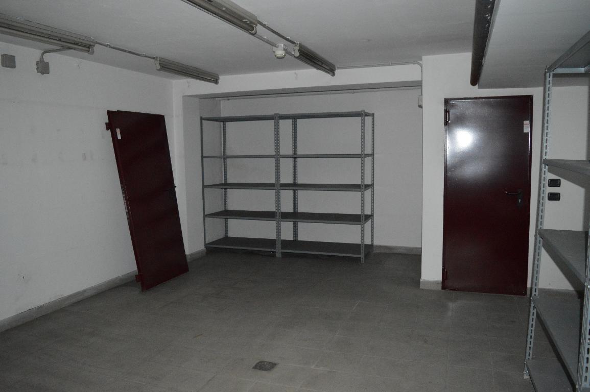 Negozio in affitto a Fino Mornasco