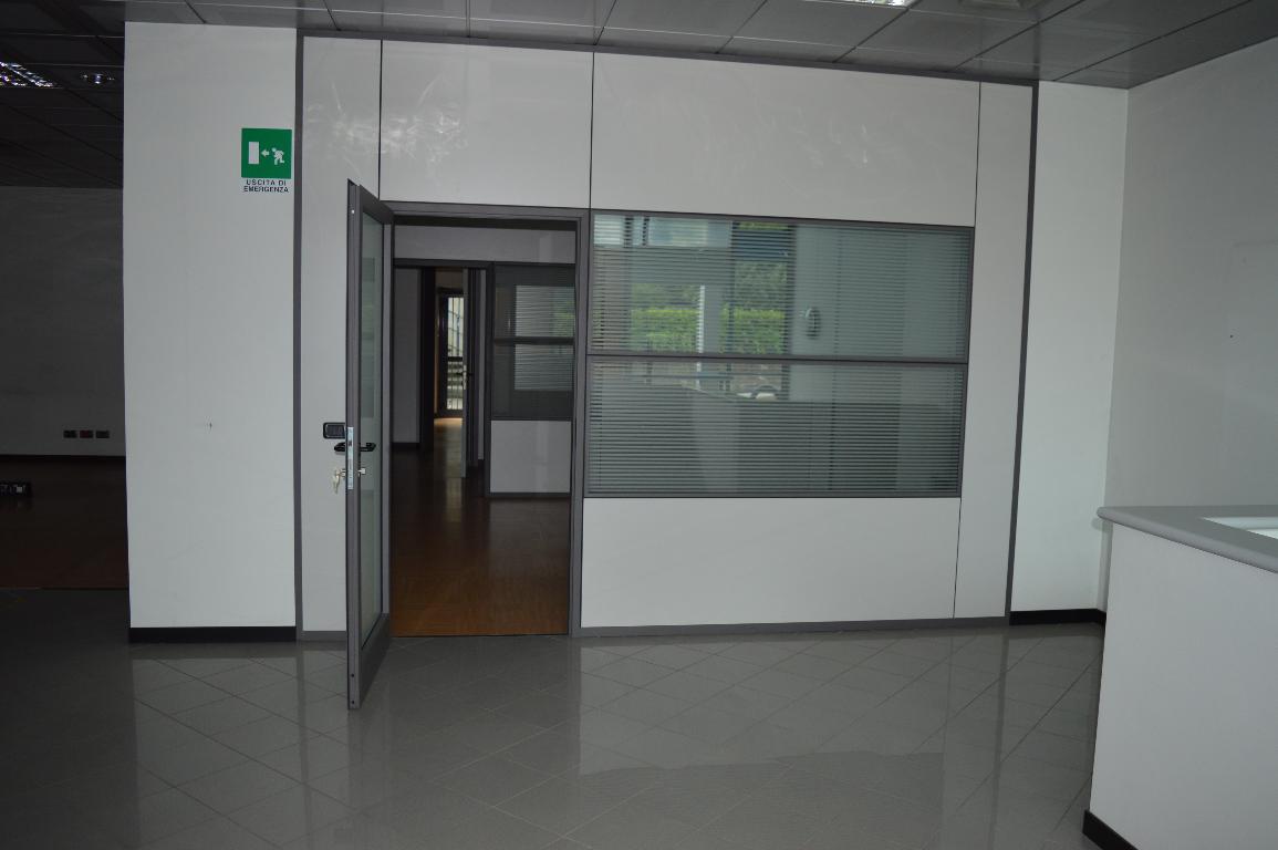 Negozio in affitto a Fino Mornasco