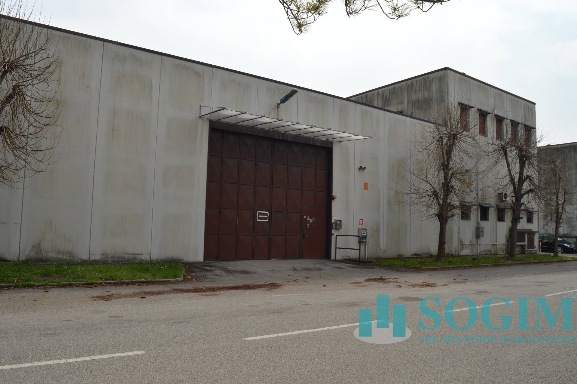 Capannone in vendita a Olgiate Comasco