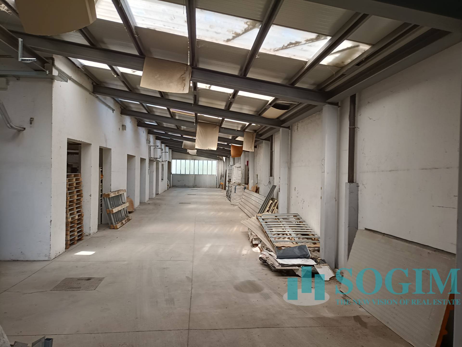 Capannone in affitto a Inverigo