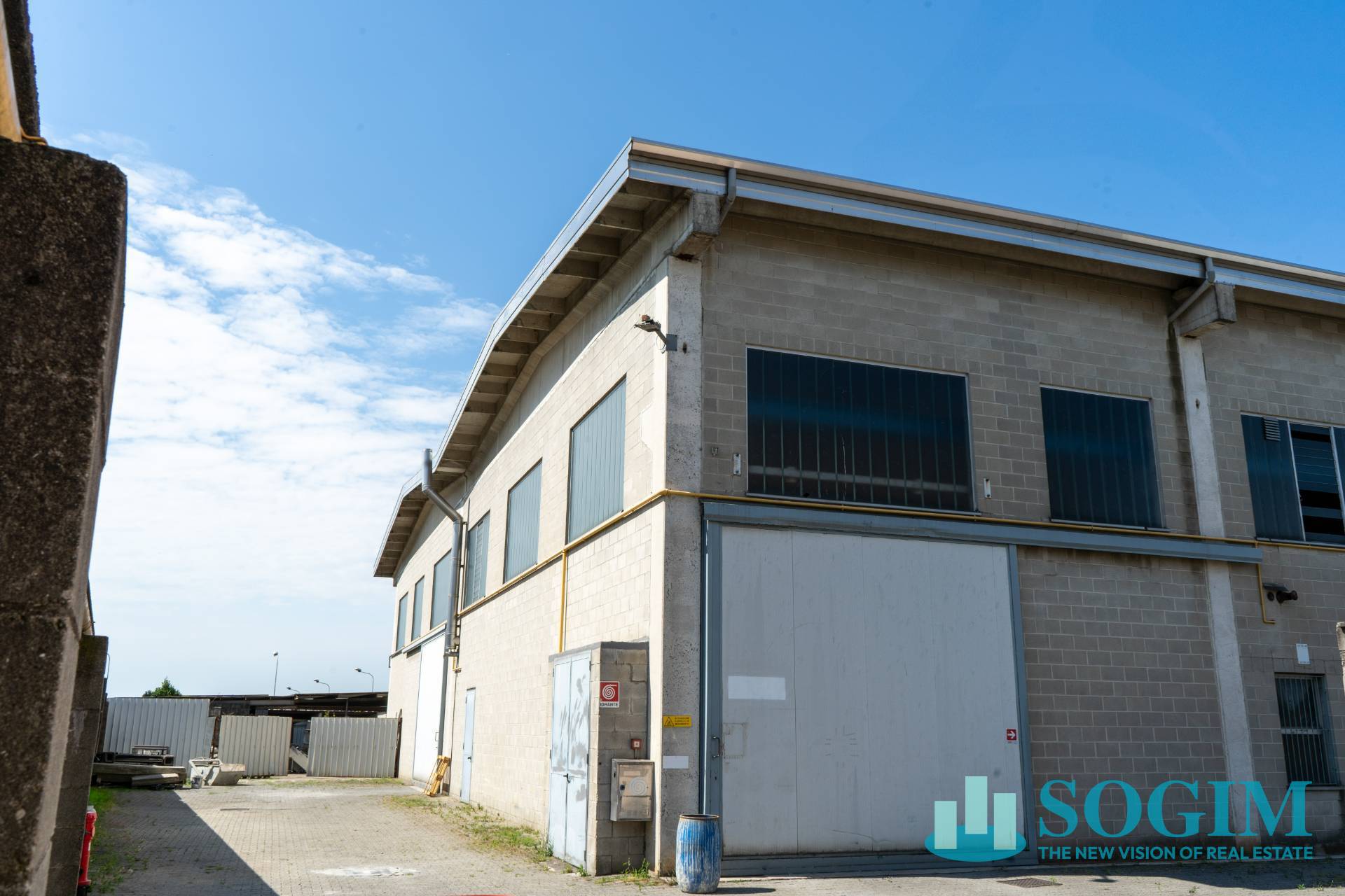 Capannone in vendita a Turate