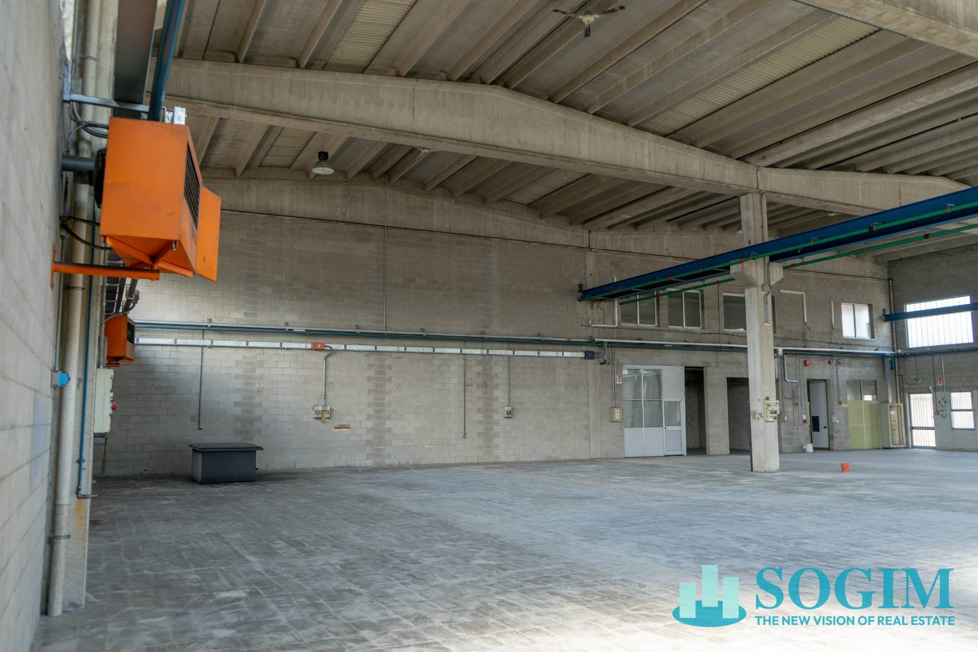 Capannone in vendita a Turate