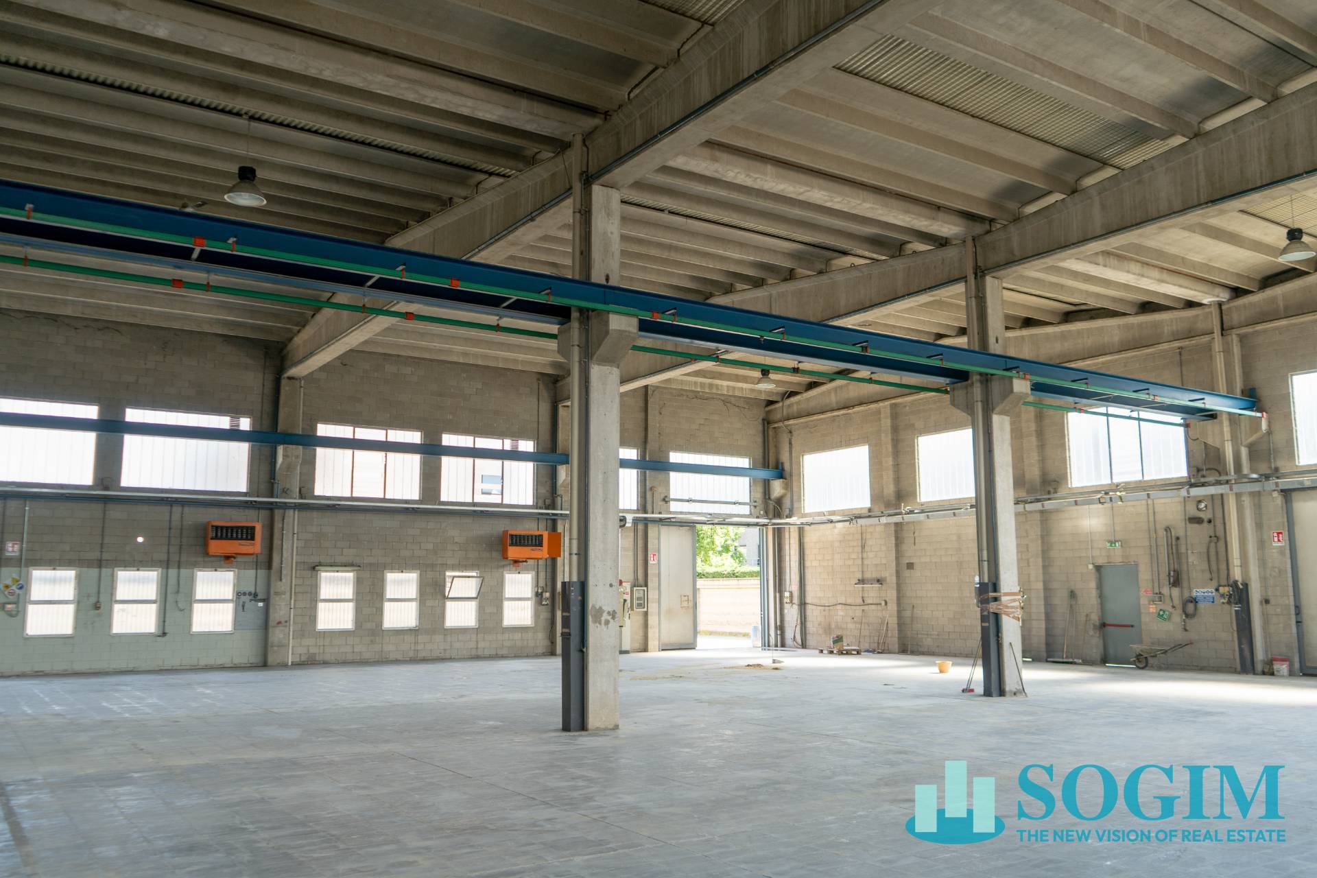 Capannone in vendita a Turate