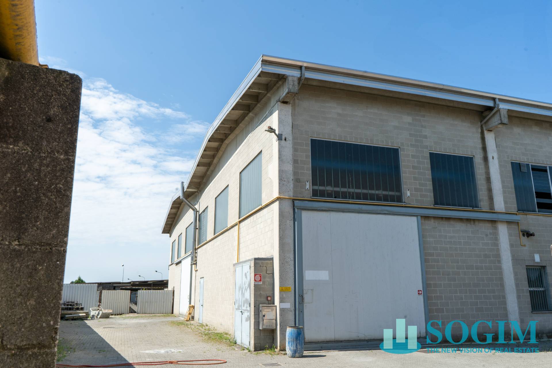 Capannone in affitto a Turate