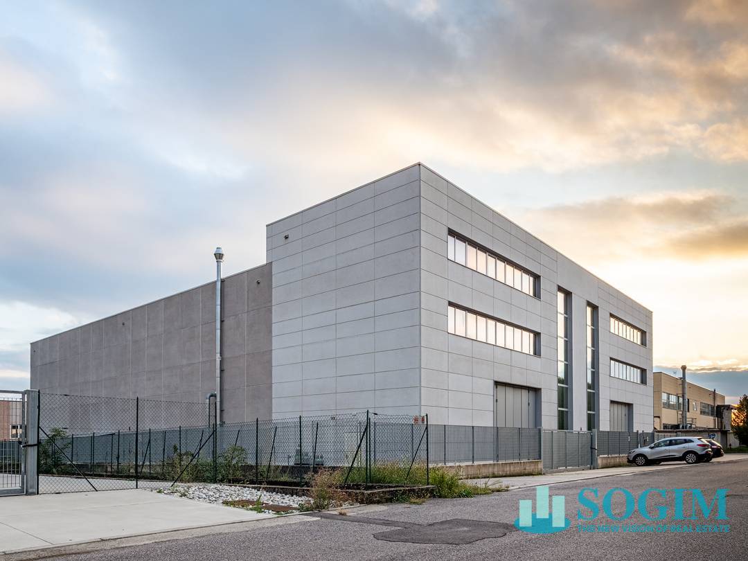 Capannone + Palazzina Uffici in vendita a Albavilla