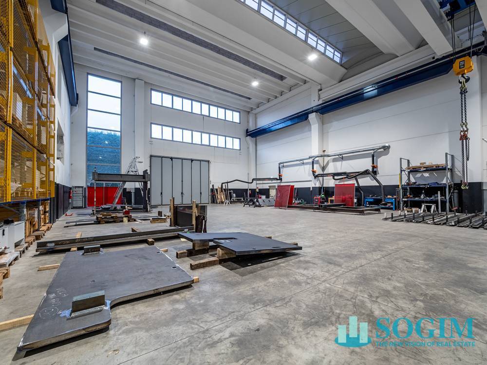 Capannone + Palazzina Uffici in vendita a Albavilla