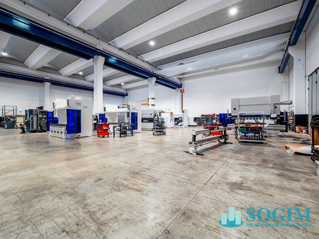 Capannone + Palazzina Uffici in vendita a Albavilla