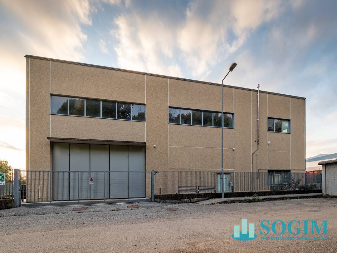 Capannone in vendita a Albavilla