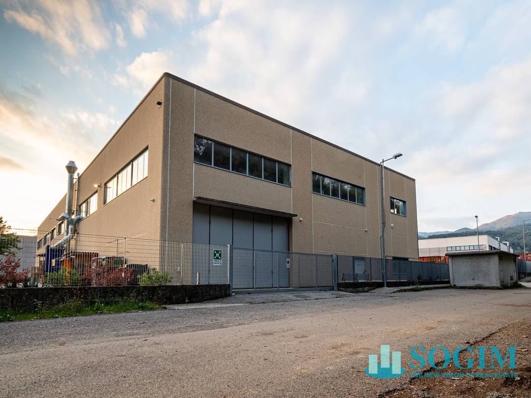 Capannone in vendita a Albavilla