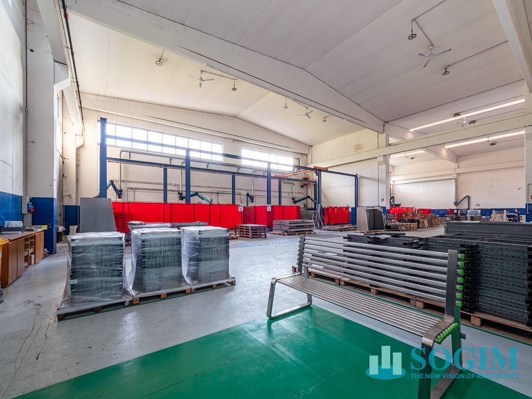 Capannone in vendita a Albavilla