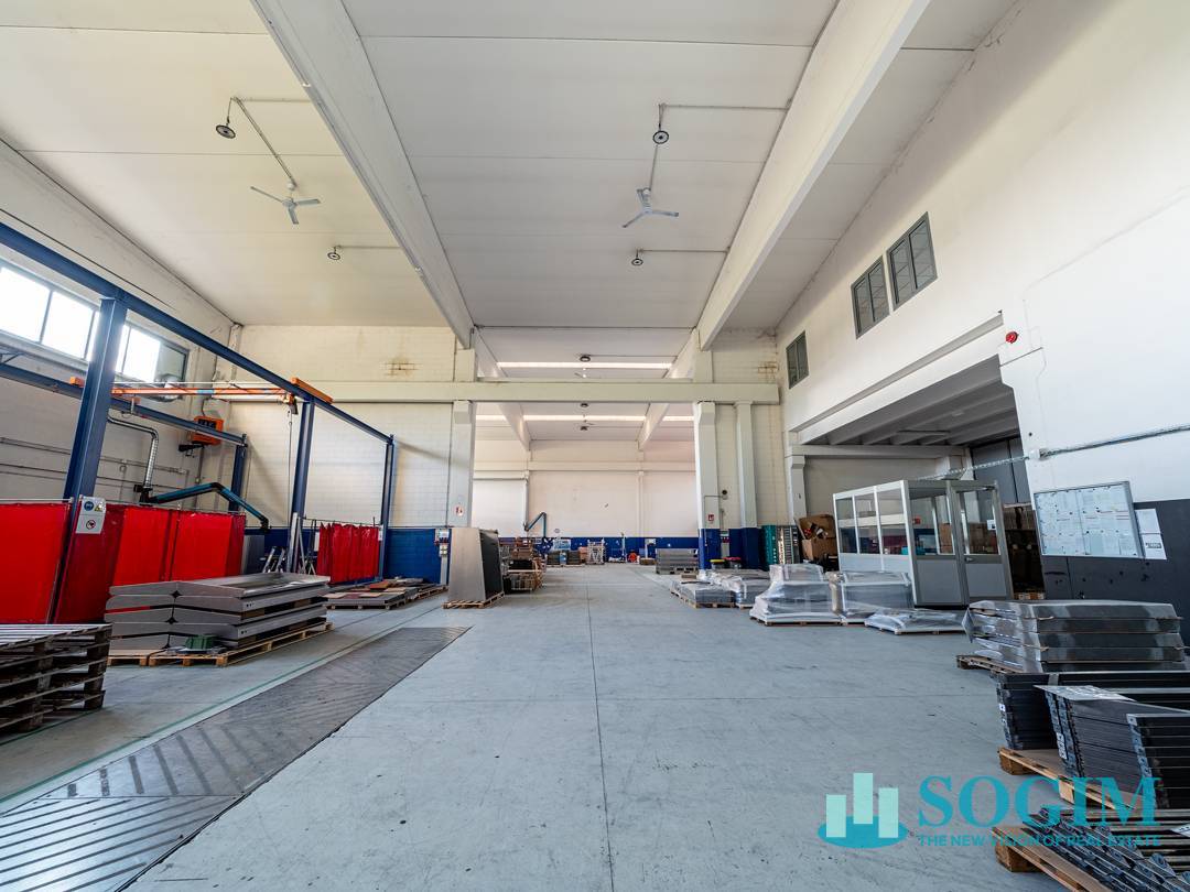 Capannone in vendita a Albavilla