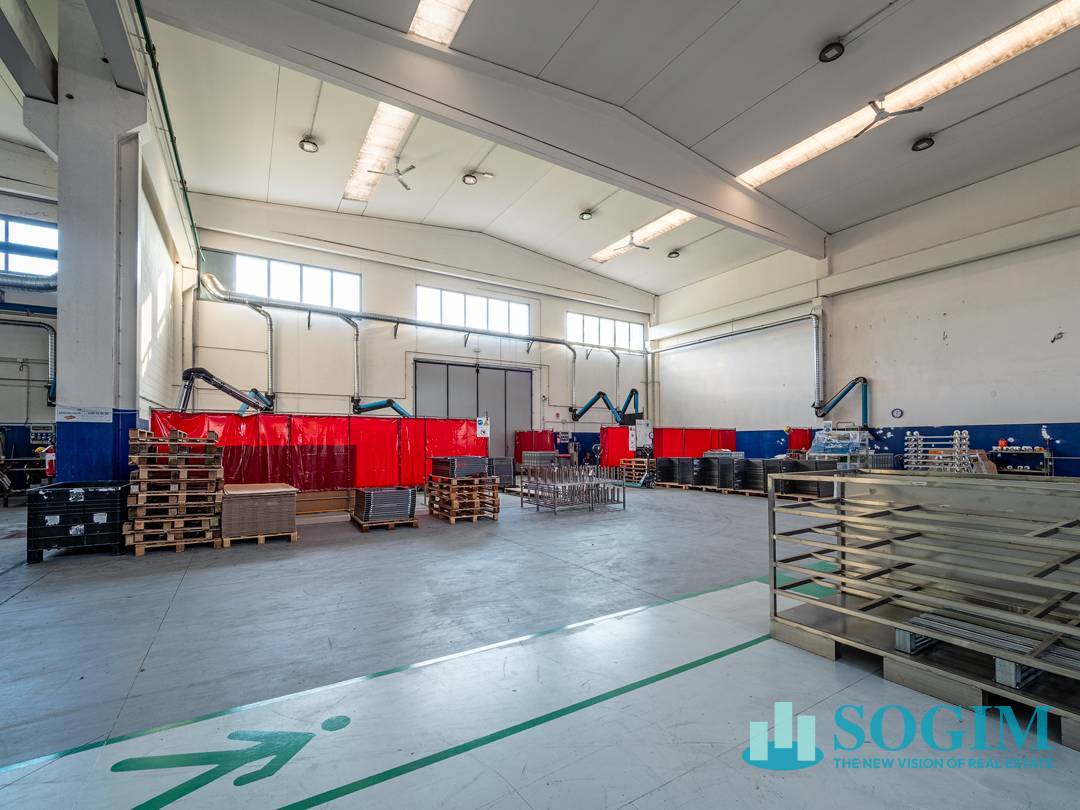 Capannone in vendita a Albavilla