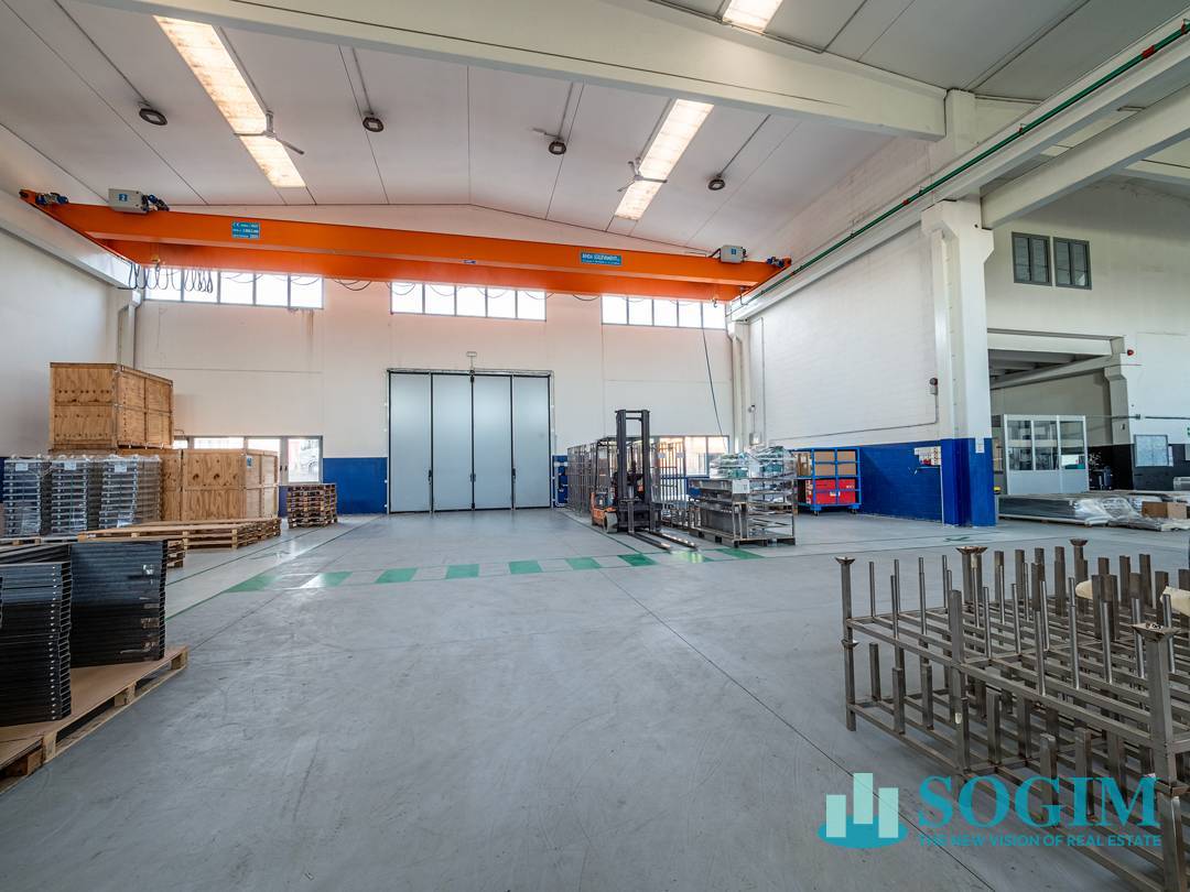 Capannone in vendita a Albavilla