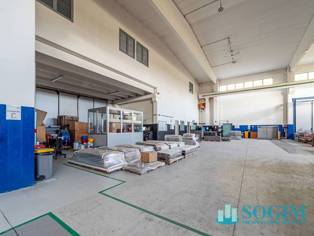 Capannone in vendita a Albavilla