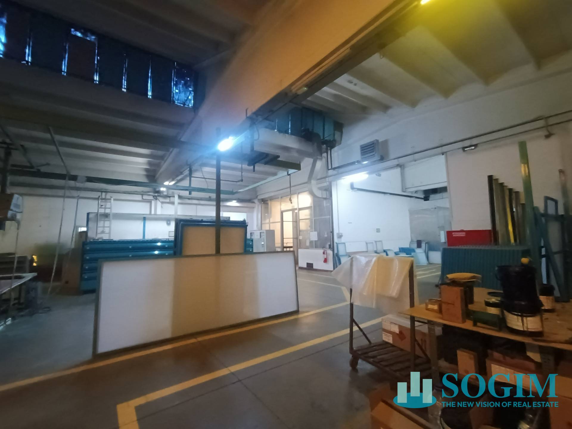 Capannone in vendita a Fino Mornasco