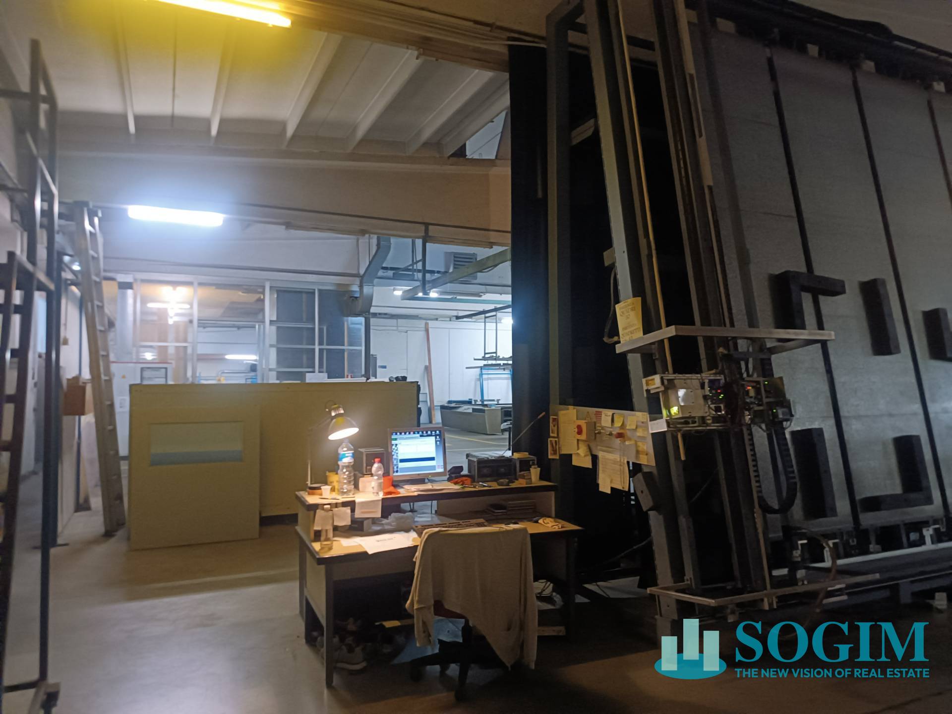 Capannone in vendita a Fino Mornasco