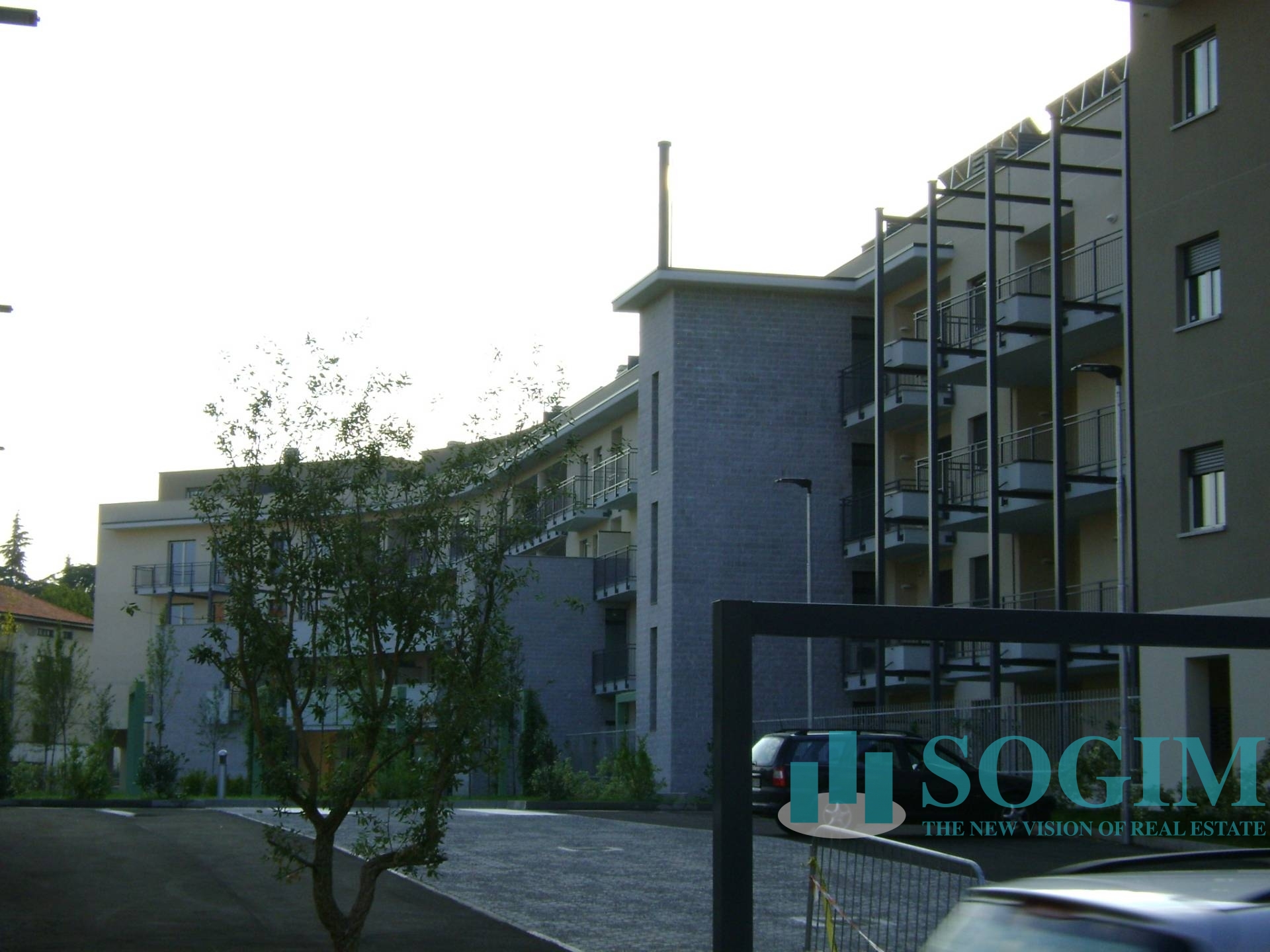 Immobile commerciale in vendita a Carugo