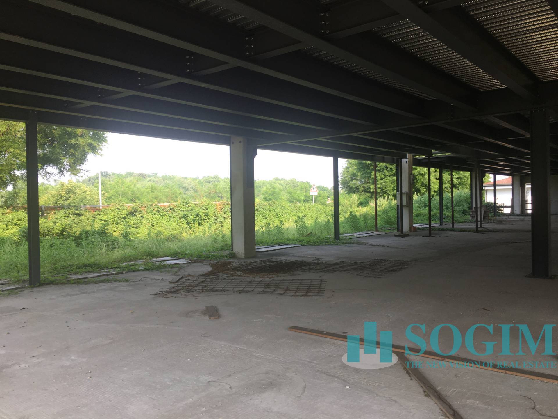 Immobile commerciale in affitto a Cermenate