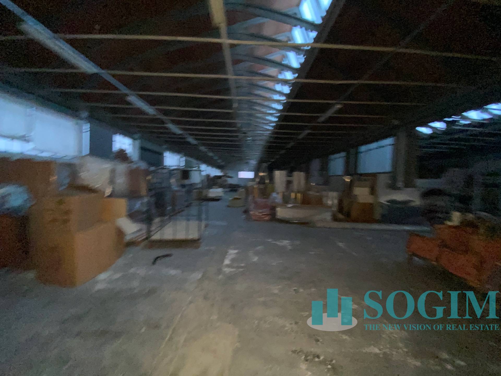 Capannone + Palazzina Uffici in vendita a Cant