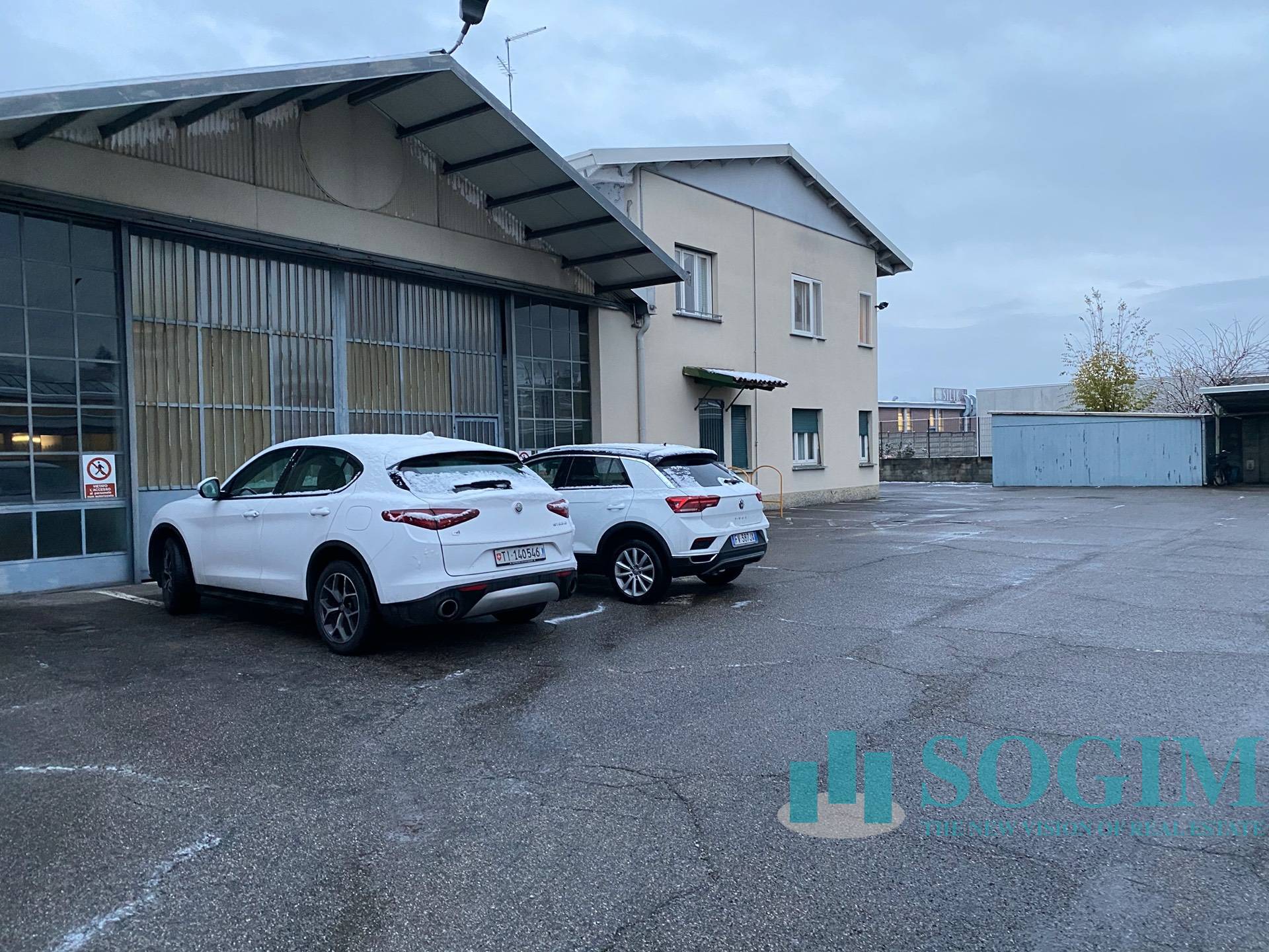 Capannone + Palazzina Uffici in vendita a Cant