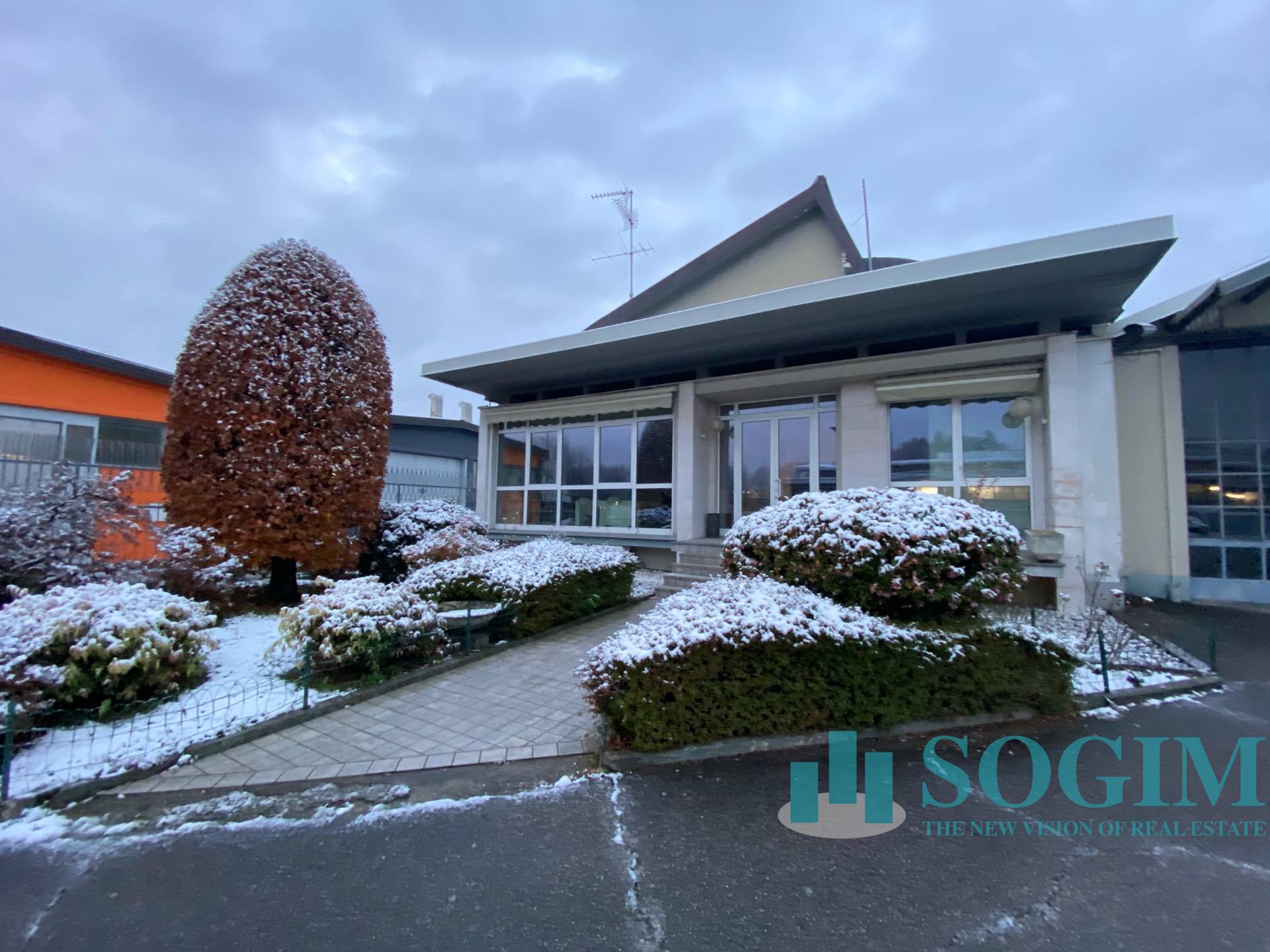 Capannone + Palazzina Uffici in vendita a Cant