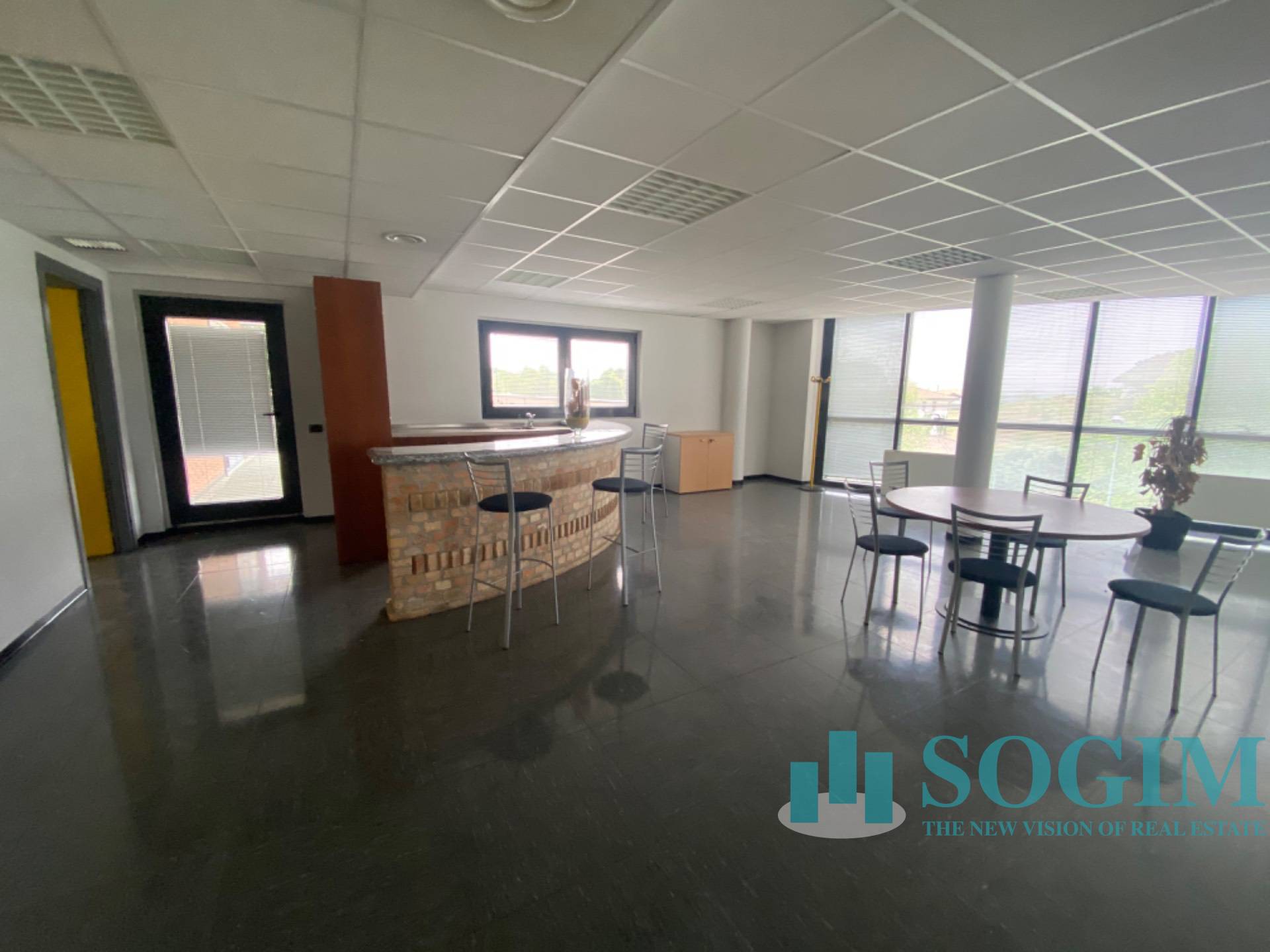 Ufficio in affitto a Cant