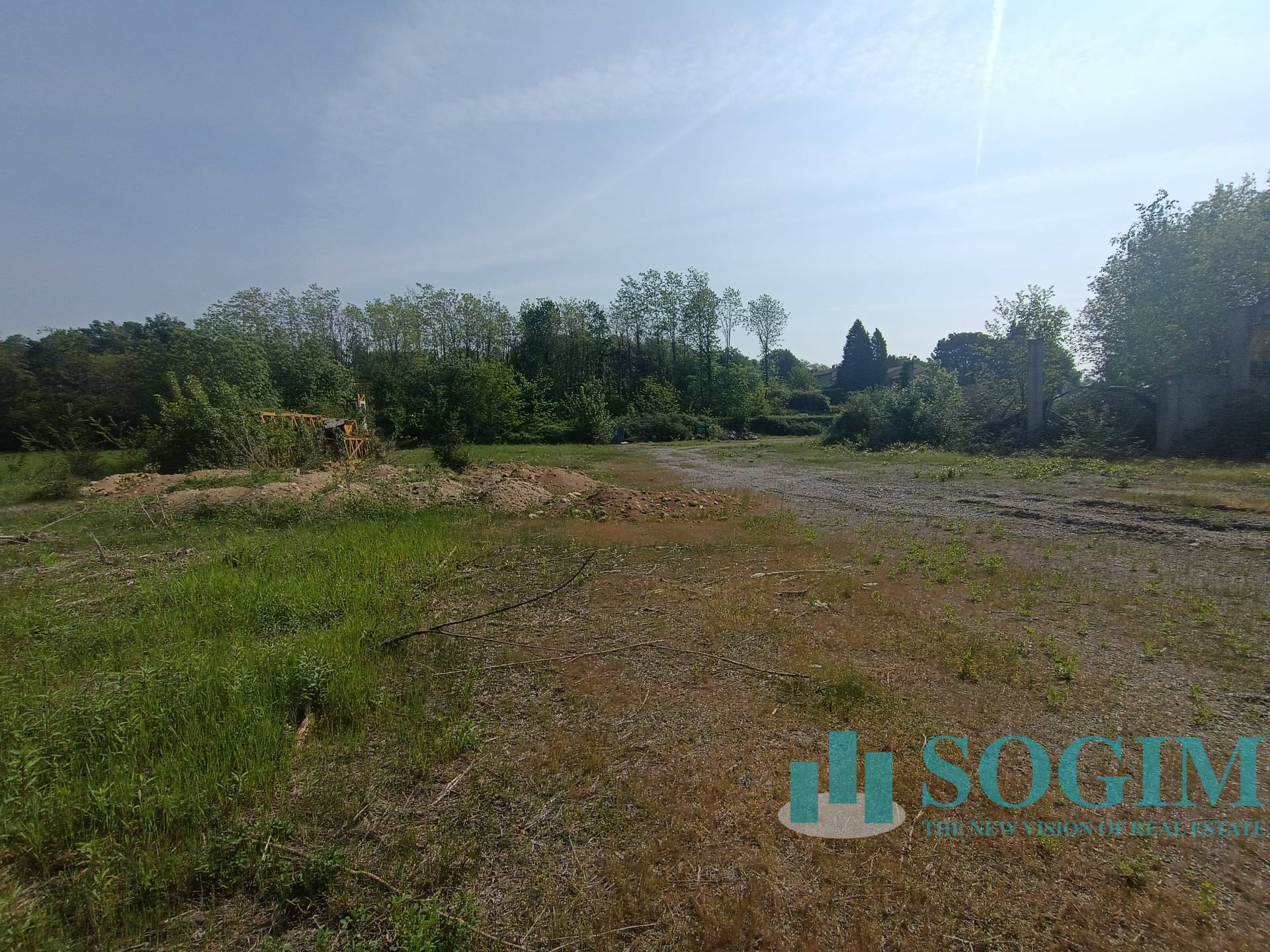 Terreno commerciale in vendita a Oltrona di San Mamette