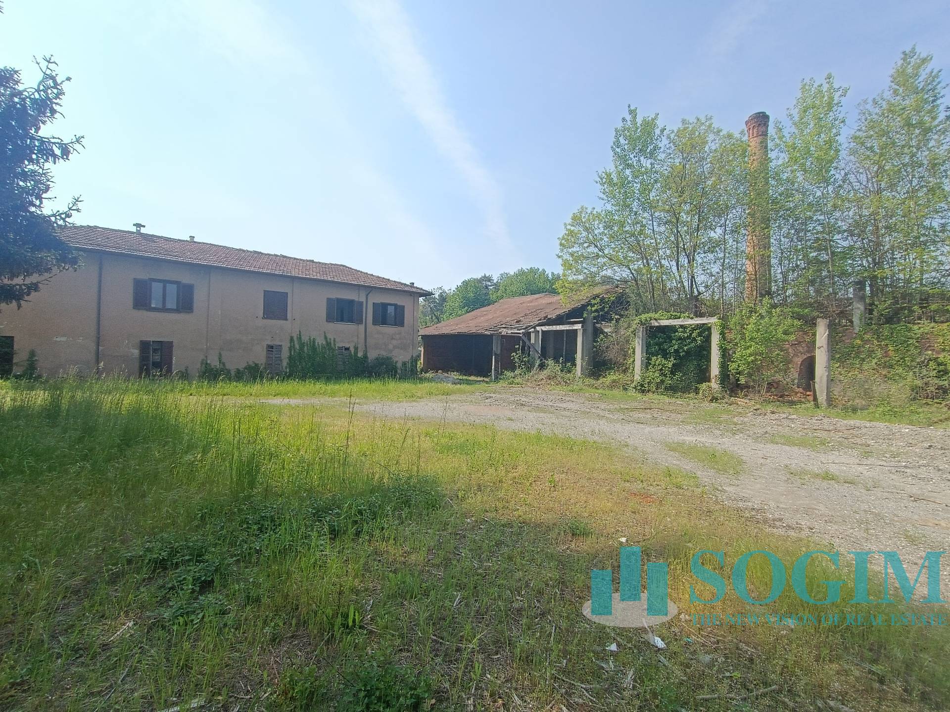 Terreno commerciale in vendita a Oltrona di San Mamette