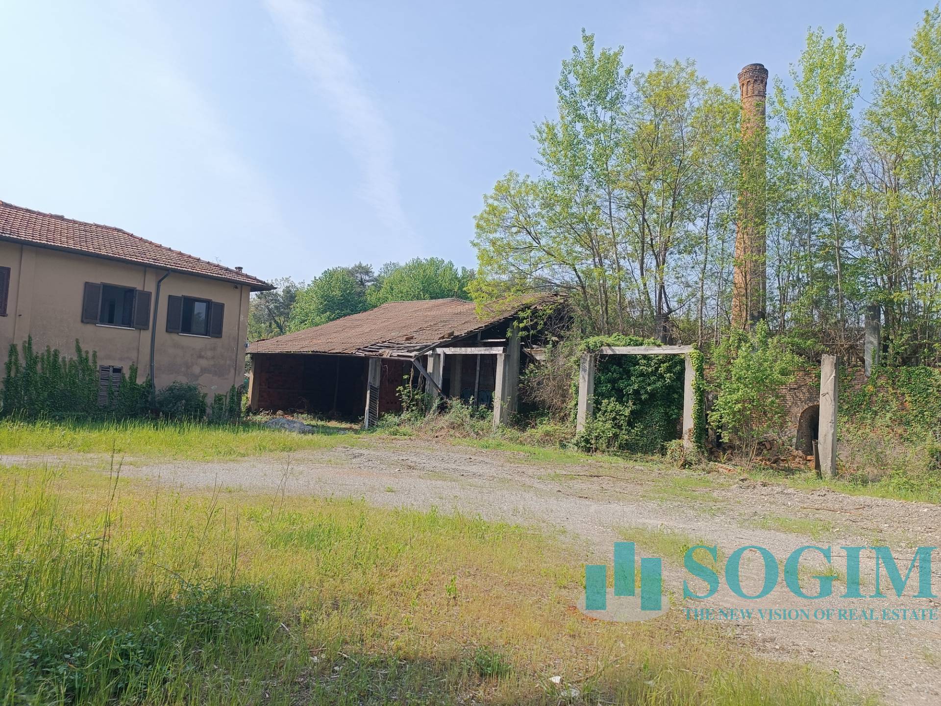 Terreno commerciale in vendita a Oltrona di San Mamette