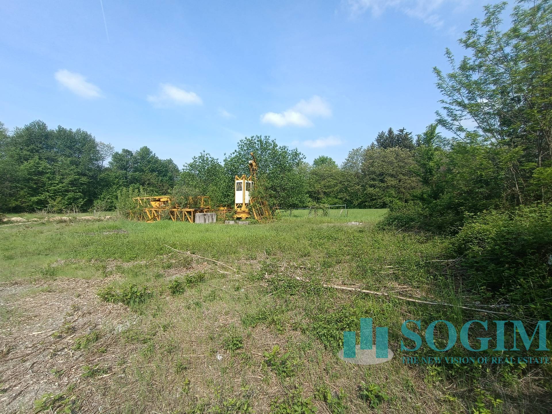 Terreno commerciale in vendita a Oltrona di San Mamette