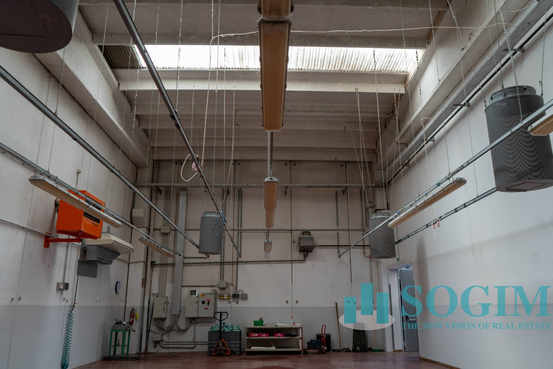 Capannone in vendita a Oltrona di San Mamette