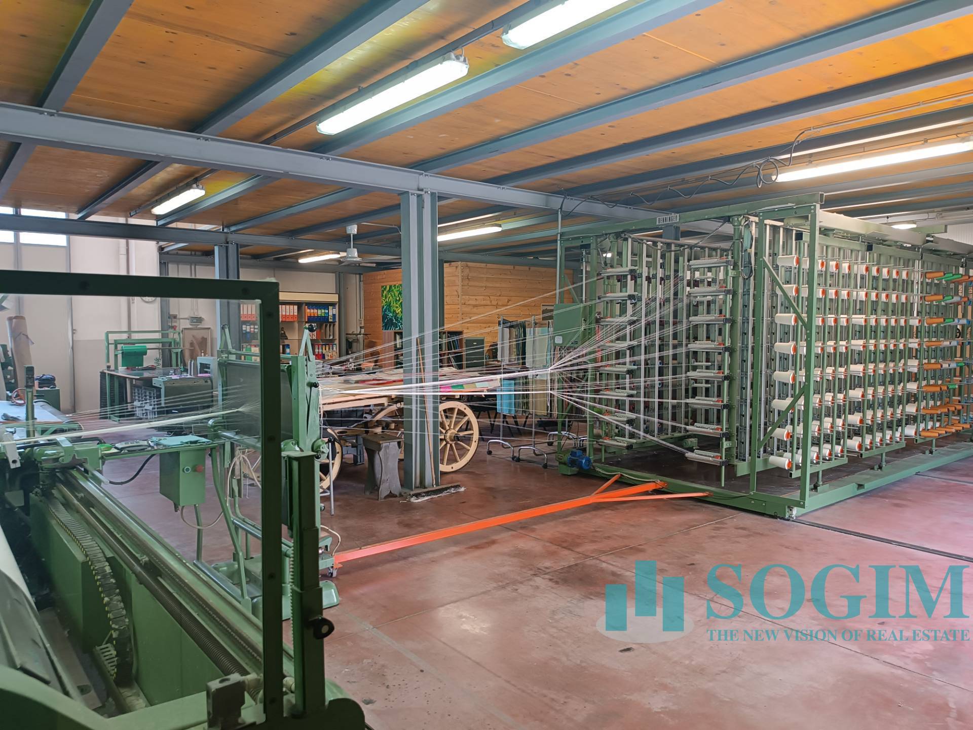 Capannone in vendita a Oltrona di San Mamette