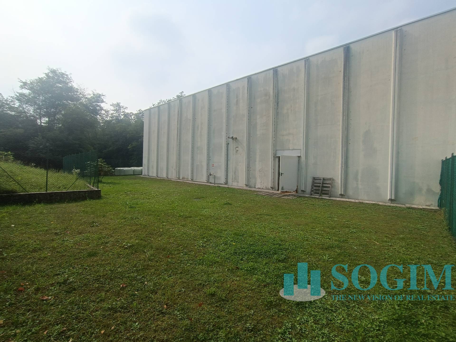 Capannone in vendita a Oltrona di San Mamette