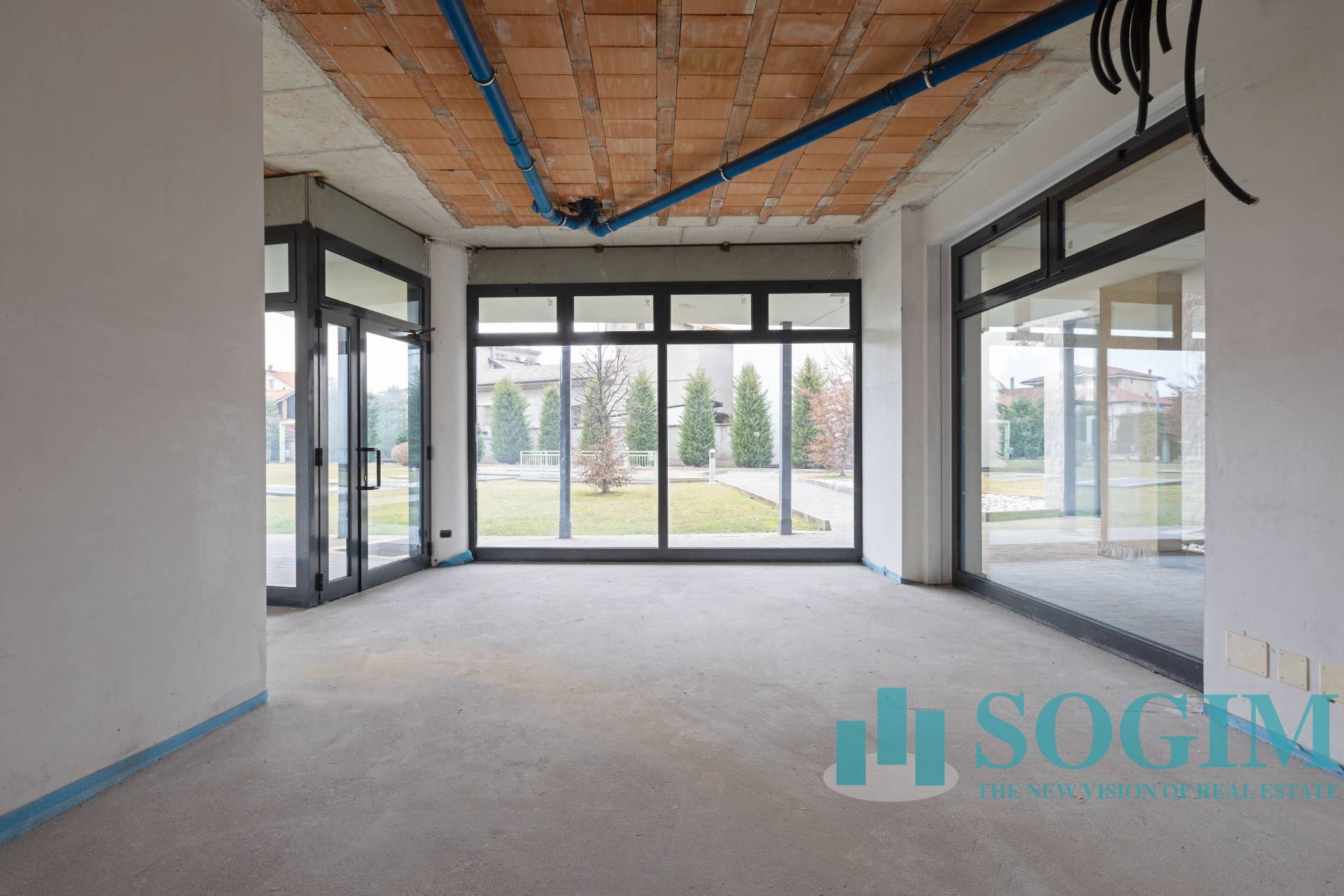 Negozio in vendita a Carugo