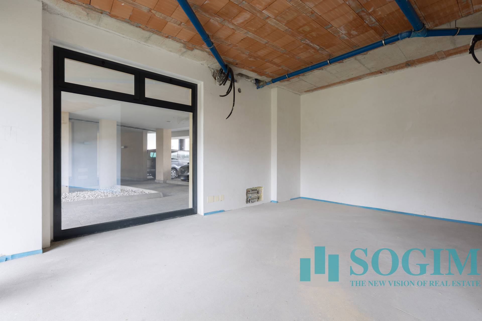 Negozio in vendita a Carugo