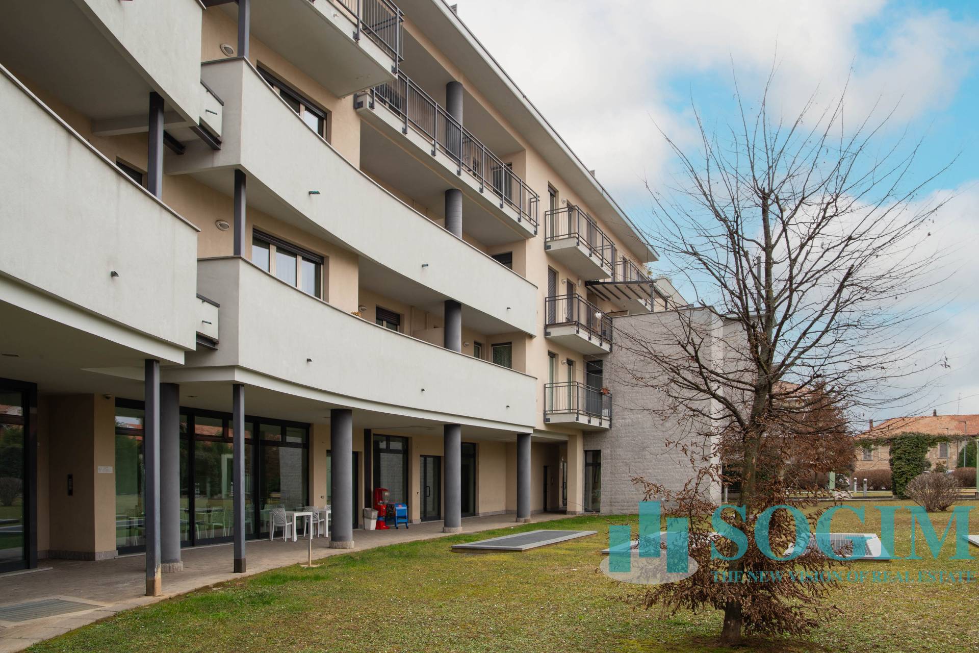 Negozio in affitto a Carugo