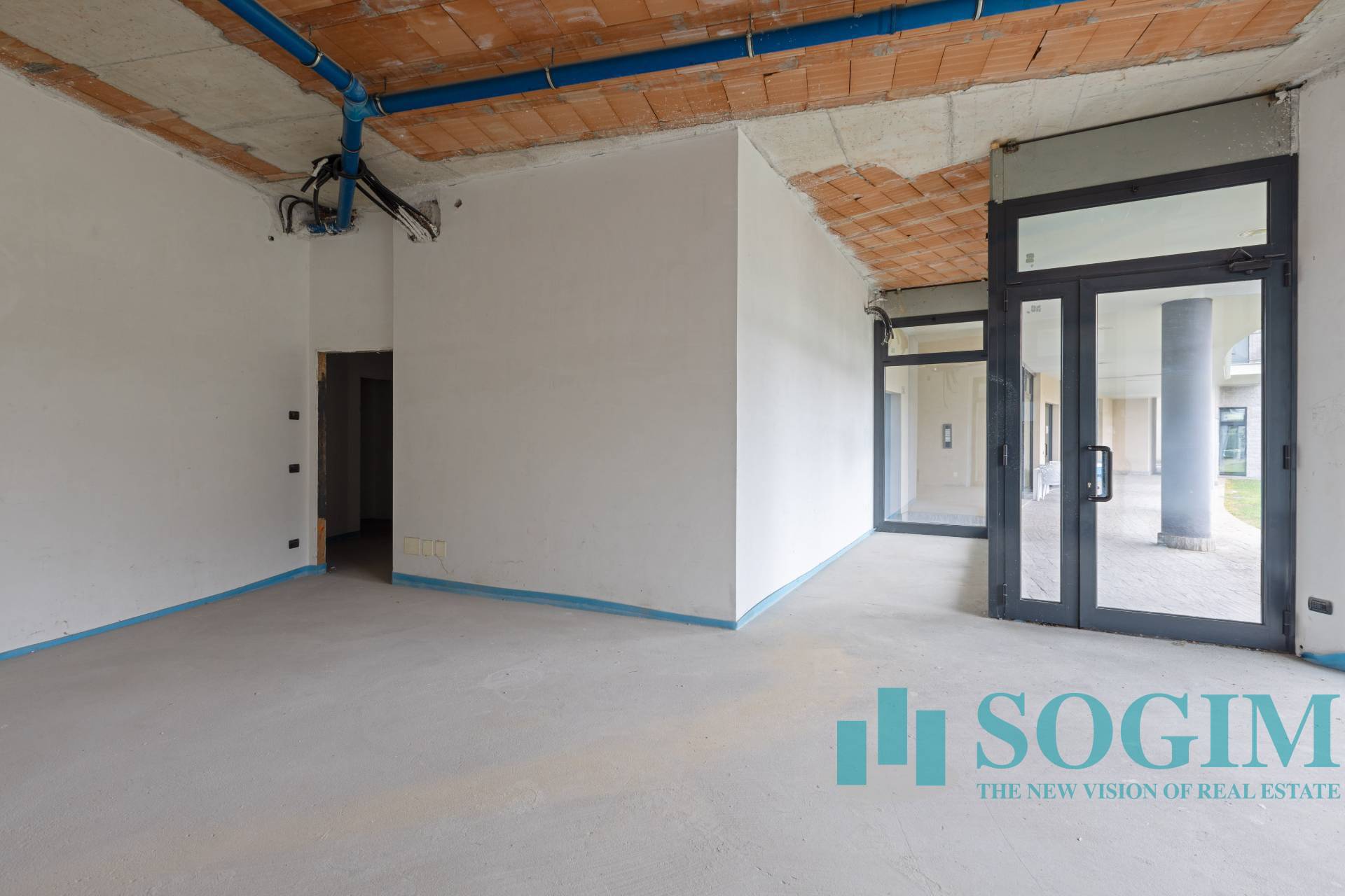 Negozio in affitto a Carugo